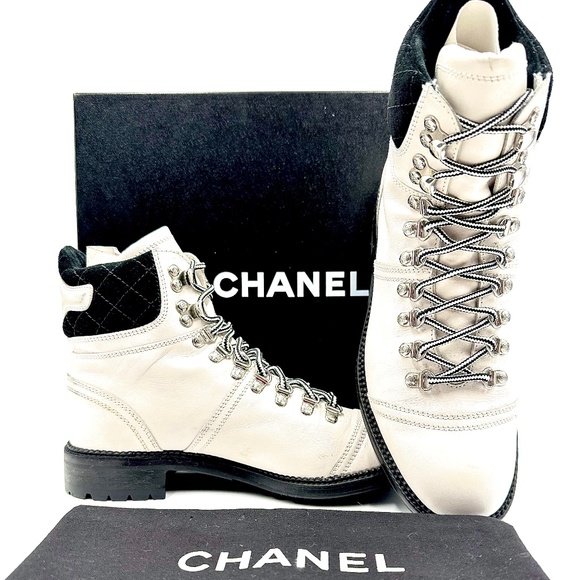 CHANEL Cream Leather Winter Booties / WOMENS 8.5 - Picture 3 of 16
